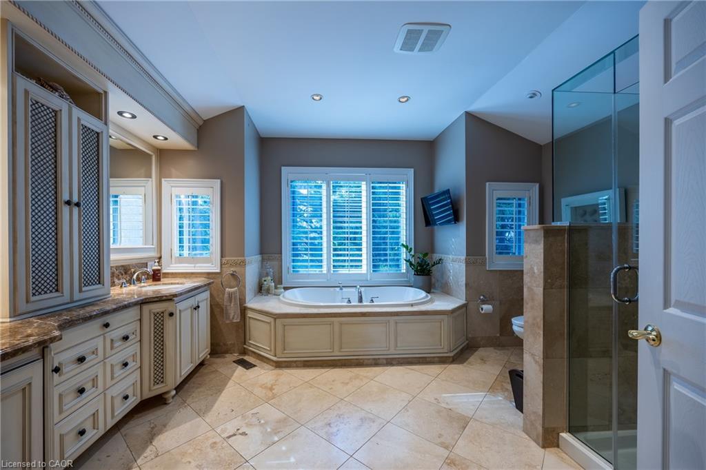 1338 Prince Albert Court, Mississauga, ON - Indoor Photo Showing Bathroom