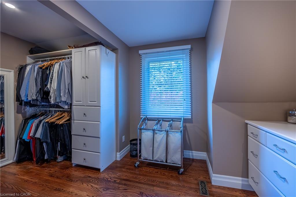 1338 Prince Albert Court, Mississauga, ON - Indoor With Storage