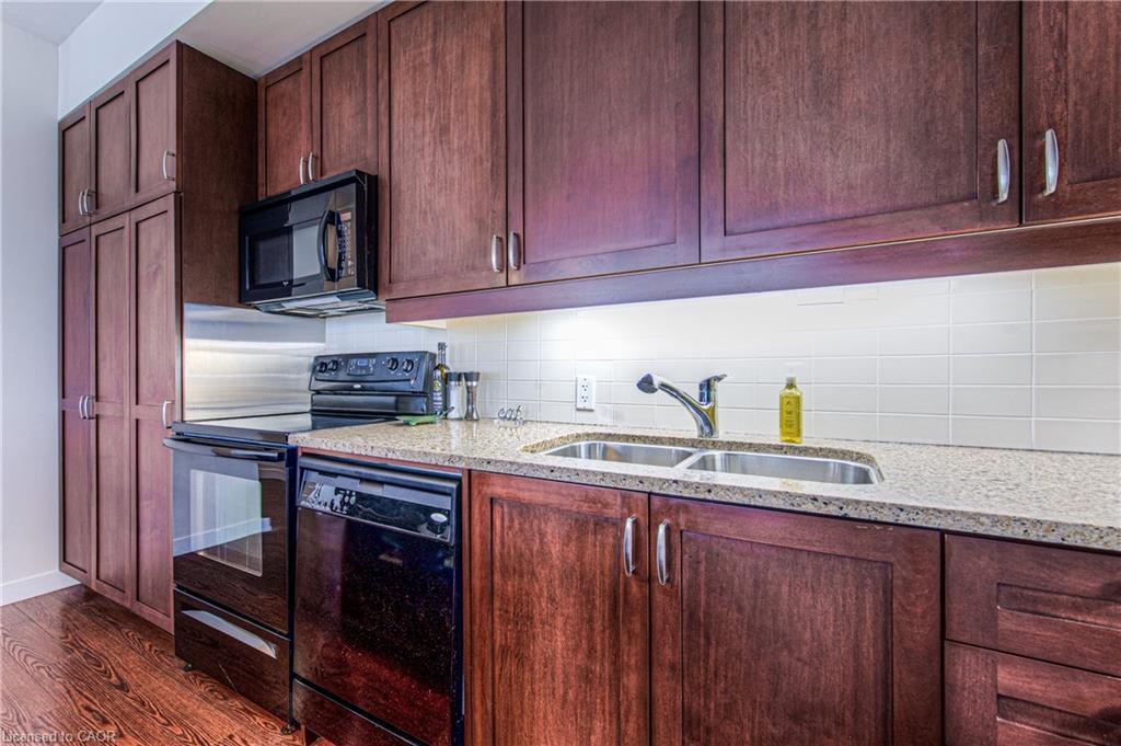 713-191 King Street S, Waterloo, ON - Indoor Photo Showing Kitchen With Double Sink