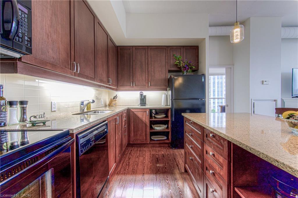 713-191 King Street S, Waterloo, ON - Indoor Photo Showing Kitchen