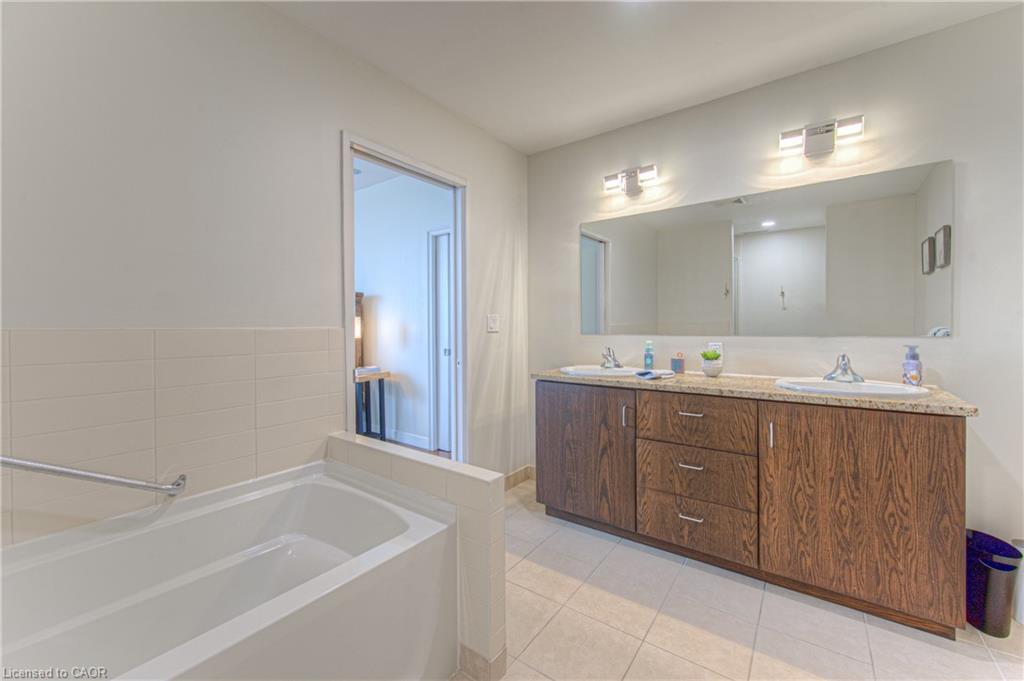 713-191 King Street S, Waterloo, ON - Indoor Photo Showing Bathroom