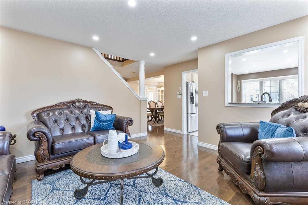 3875 Thomas Street, Mississauga, ON - Indoor Photo Showing Living Room