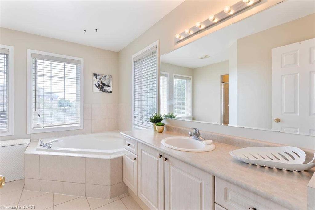 3875 Thomas Street, Mississauga, ON - Indoor Photo Showing Bathroom