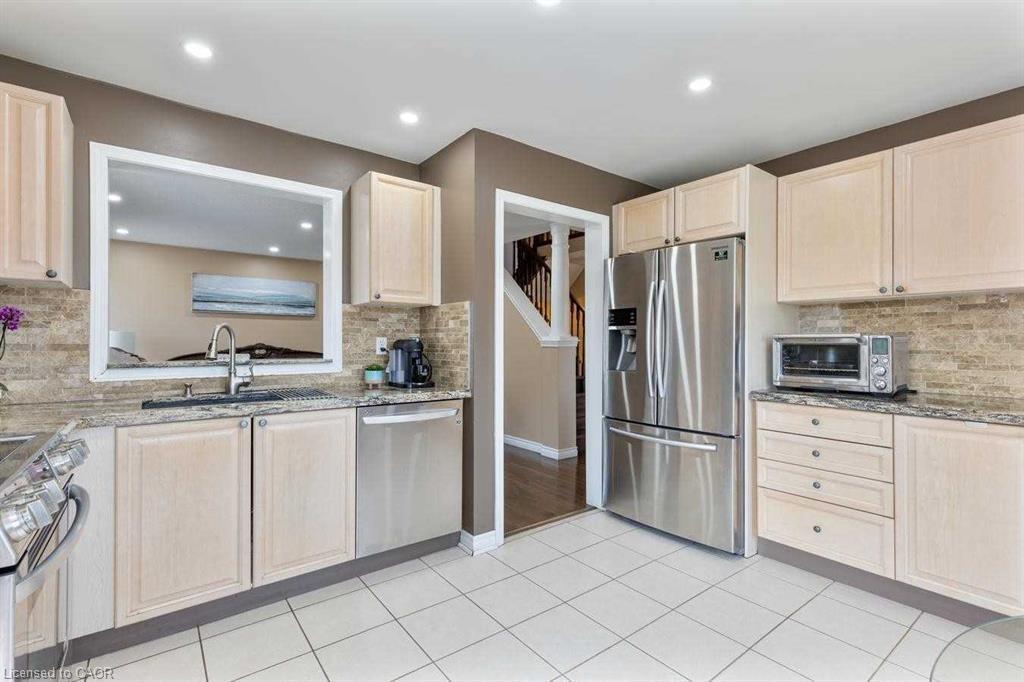 3875 Thomas Street, Mississauga, ON - Indoor Photo Showing Kitchen With Stainless Steel Kitchen