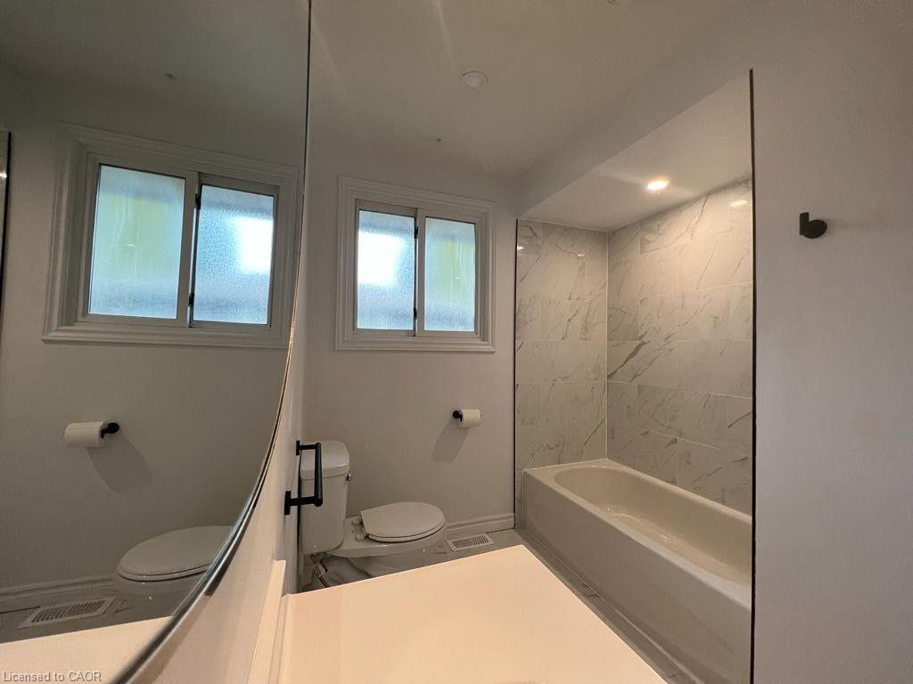 Upper-22 Macoomb Drive, Welland, ON - Indoor Photo Showing Bathroom