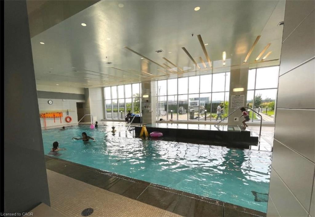 506-2081 Fairview Street, Burlington, ON - Indoor Photo Showing Other Room