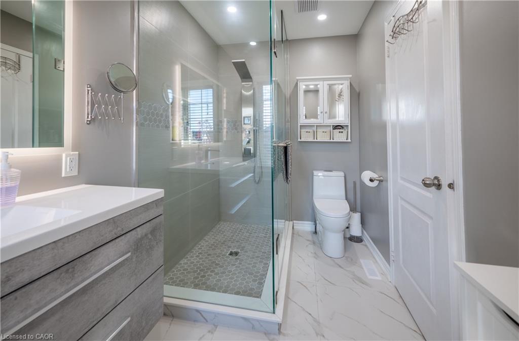 2130 Forest Gate Park, Oakville, ON - Indoor Photo Showing Bathroom