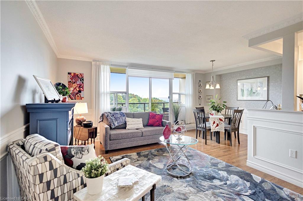 1401-1968 Main Street W, Hamilton, ON - Indoor Photo Showing Living Room