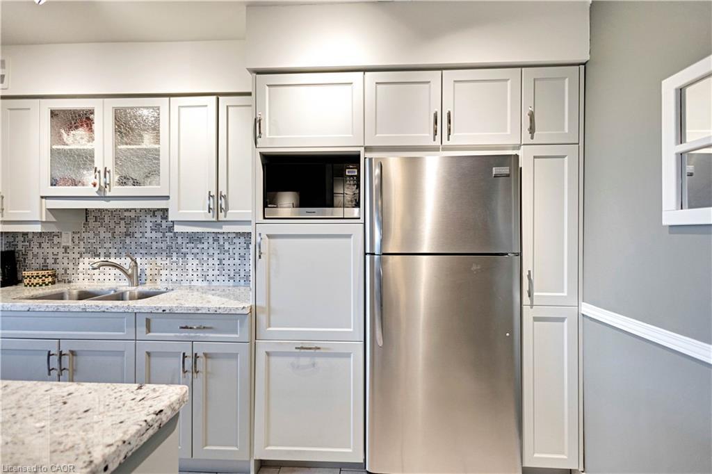 1401-1968 Main Street W, Hamilton, ON - Indoor Photo Showing Kitchen With Double Sink