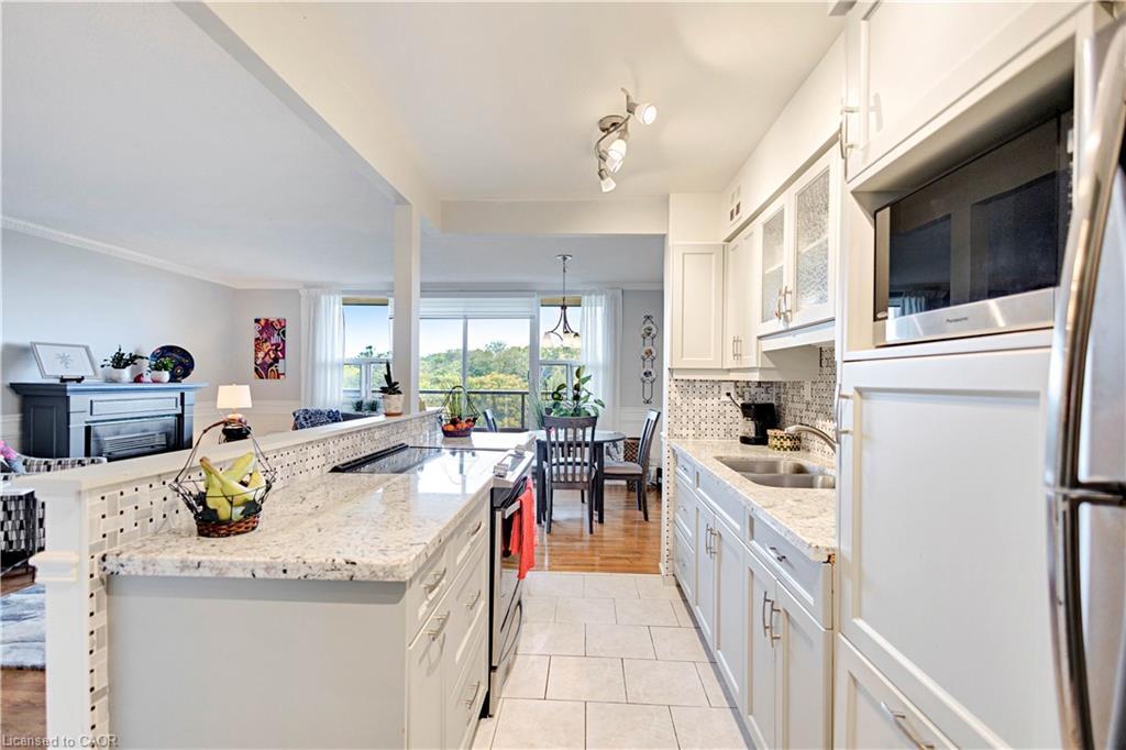 1401-1968 Main Street W, Hamilton, ON - Indoor Photo Showing Kitchen With Double Sink