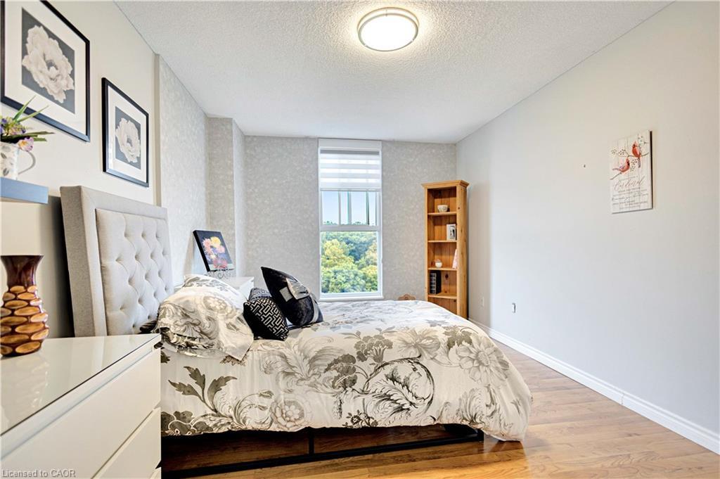 1401-1968 Main Street W, Hamilton, ON - Indoor Photo Showing Bedroom