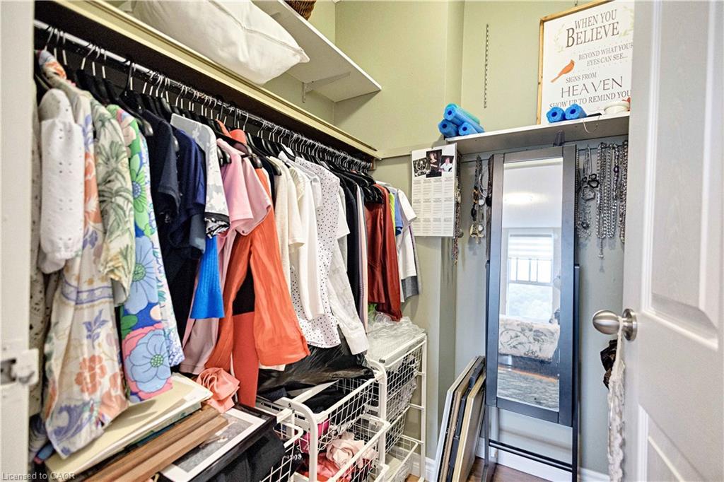 1401-1968 Main Street W, Hamilton, ON - Indoor With Storage