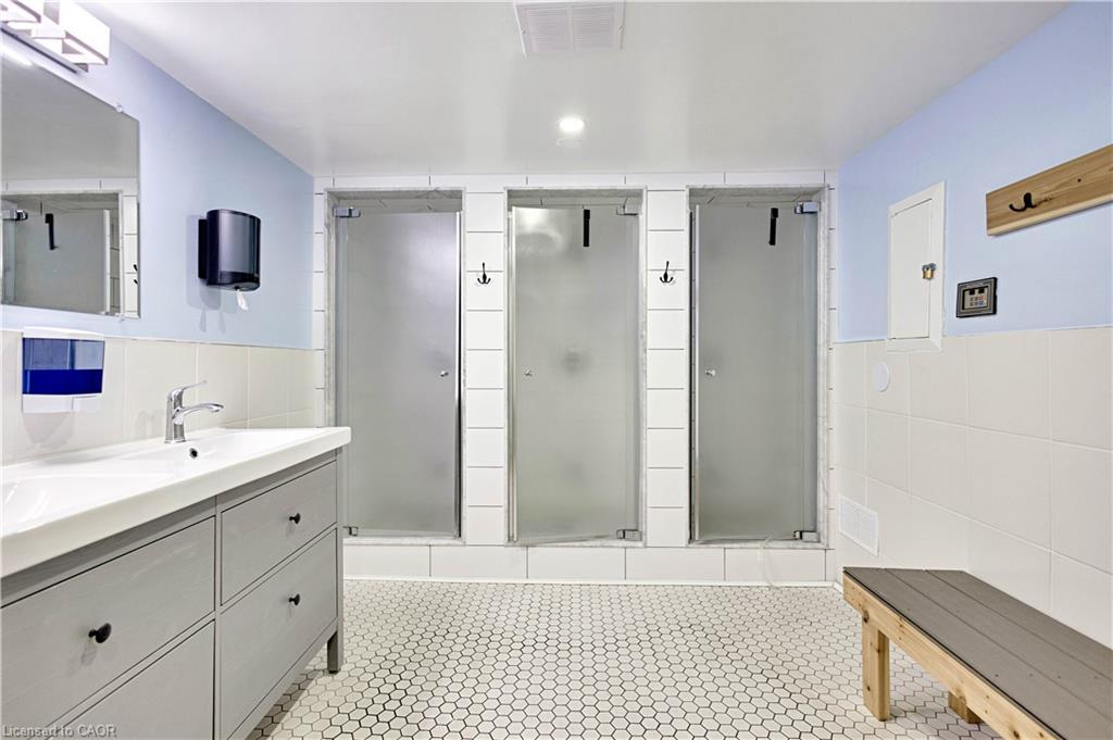 1401-1968 Main Street W, Hamilton, ON - Indoor Photo Showing Bathroom