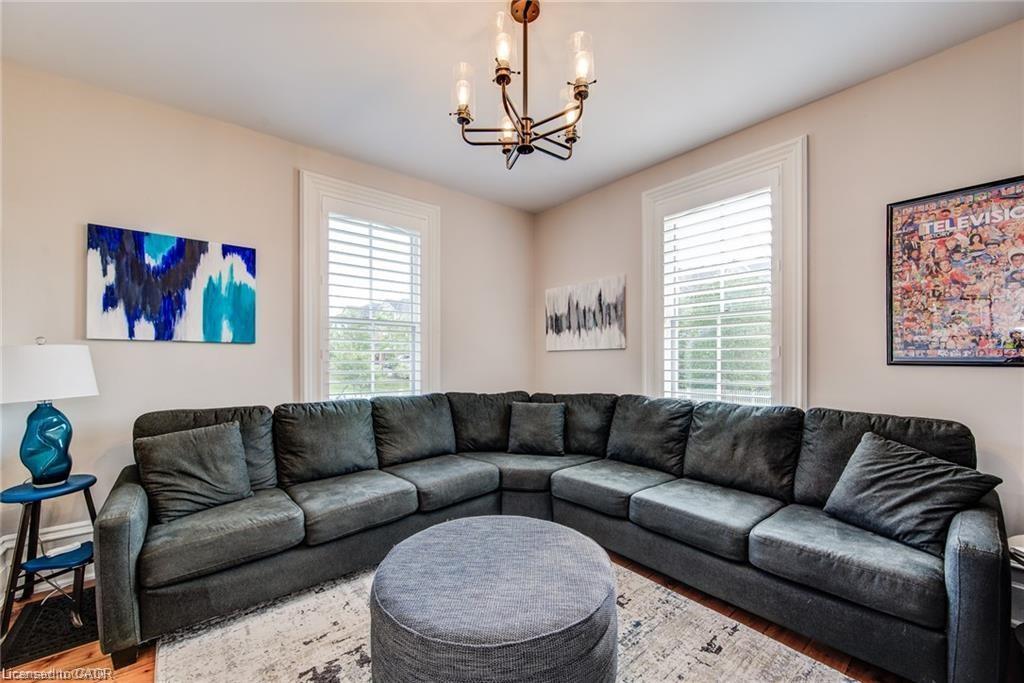 920 Orr Court, Kitchener, ON - Indoor Photo Showing Living Room
