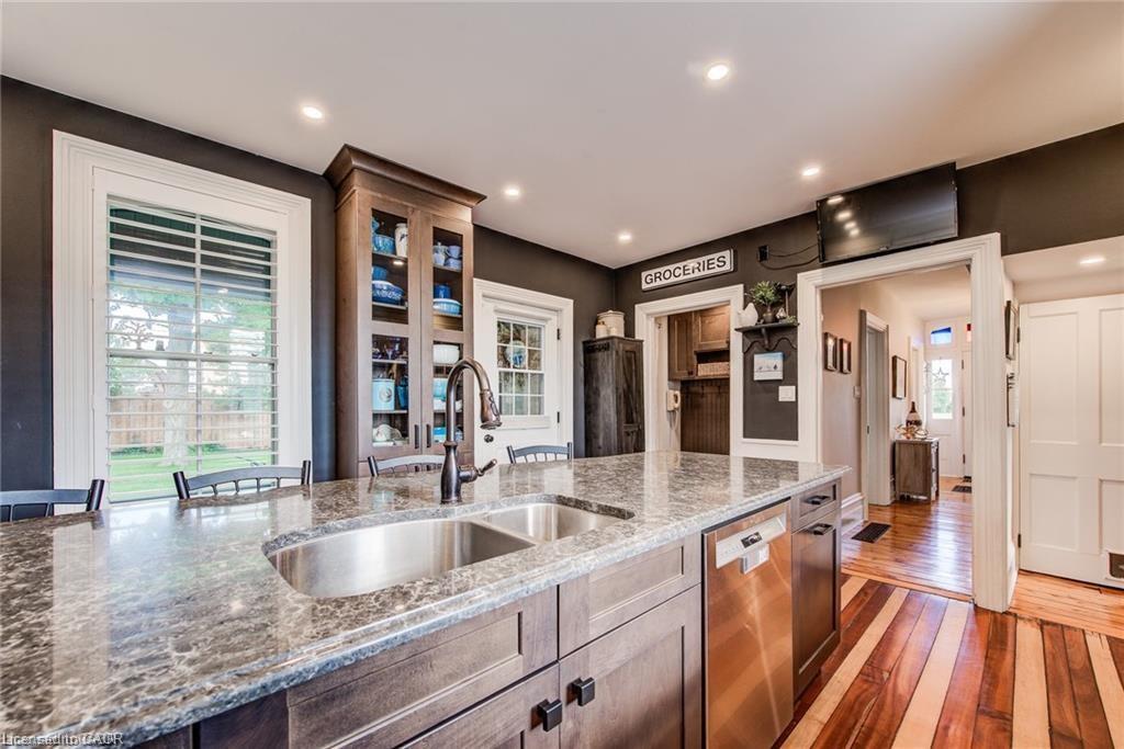 920 Orr Court, Kitchener, ON - Indoor Photo Showing Kitchen With Double Sink