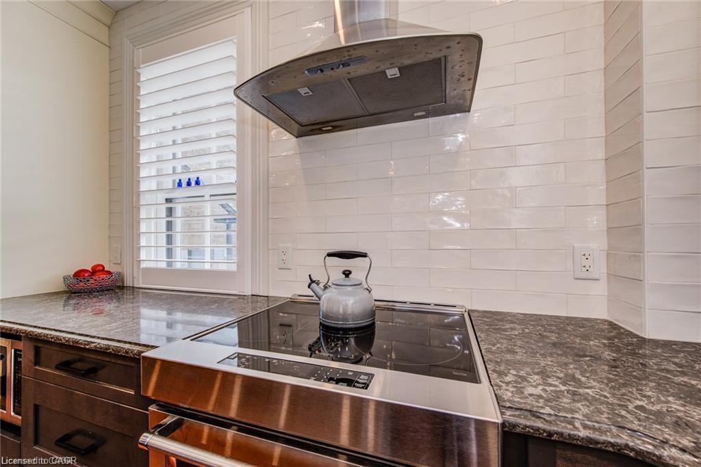 920 Orr Court, Kitchener, ON - Indoor Photo Showing Kitchen