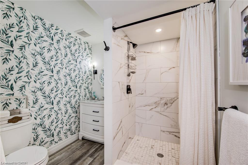 920 Orr Court, Kitchener, ON - Indoor Photo Showing Bathroom