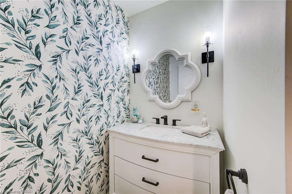 920 Orr Court, Kitchener, ON - Indoor Photo Showing Bathroom