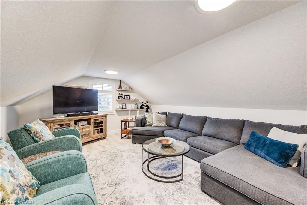 920 Orr Court, Kitchener, ON - Indoor Photo Showing Living Room