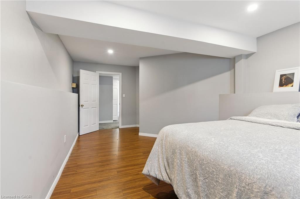 1027 Baron Drive, Fort Erie, ON - Indoor Photo Showing Bedroom