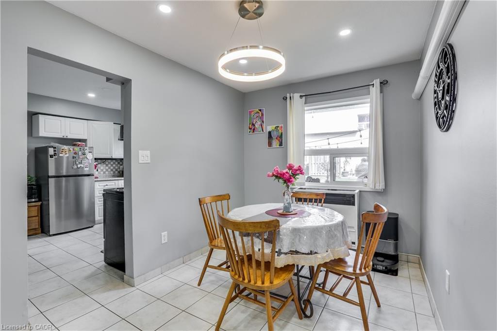 19-271 Thames Street, Ingersoll, ON - Indoor Photo Showing Dining Room