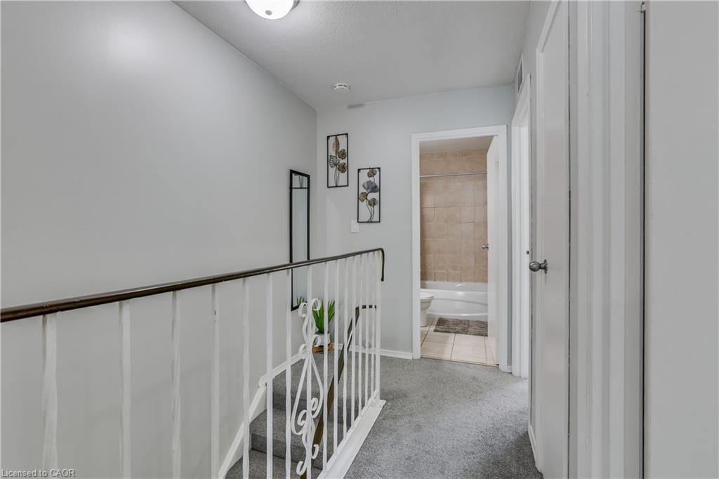 19-271 Thames Street, Ingersoll, ON - Indoor Photo Showing Other Room