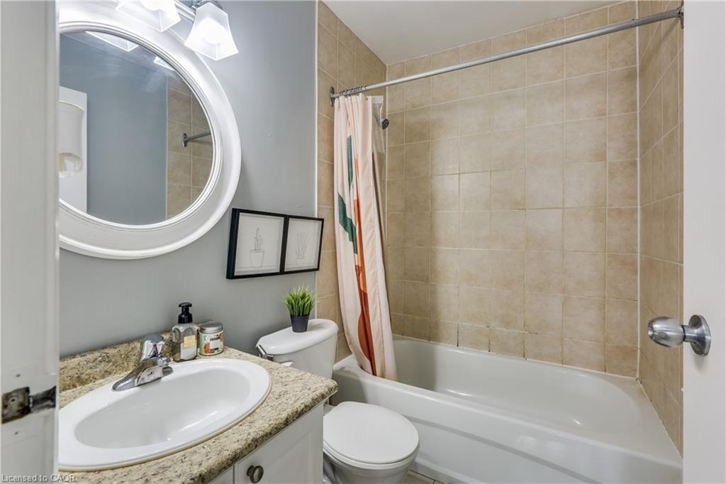 19-271 Thames Street, Ingersoll, ON - Indoor Photo Showing Bathroom