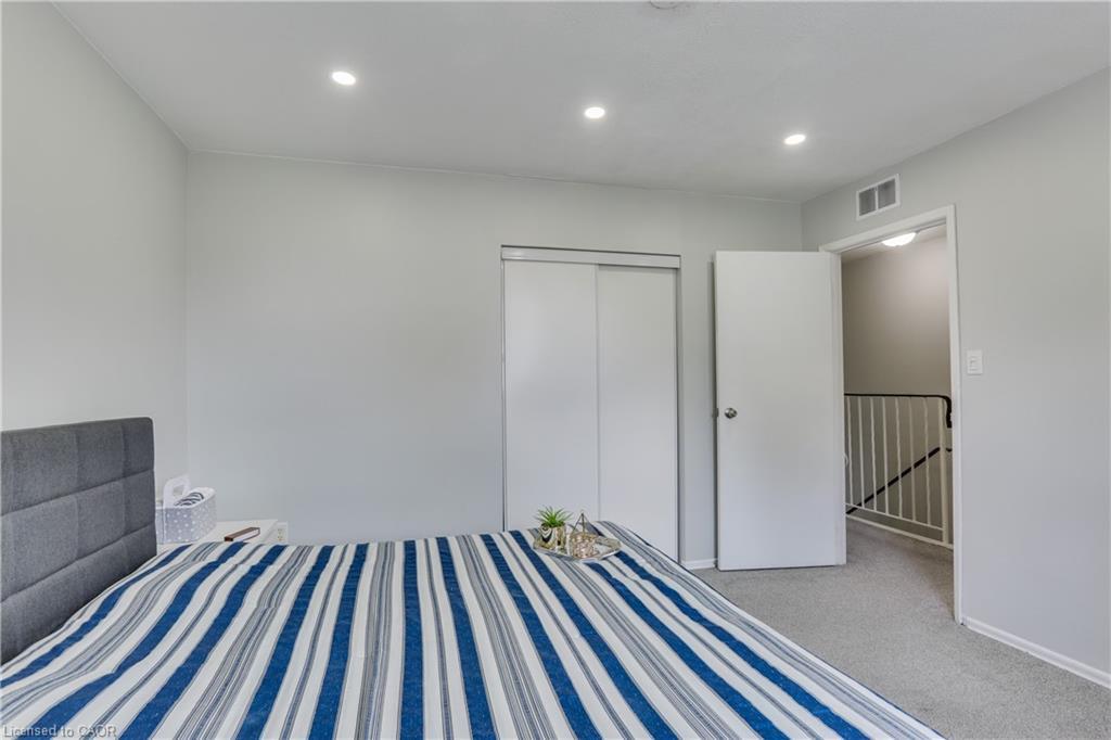 19-271 Thames Street, Ingersoll, ON - Indoor Photo Showing Bedroom