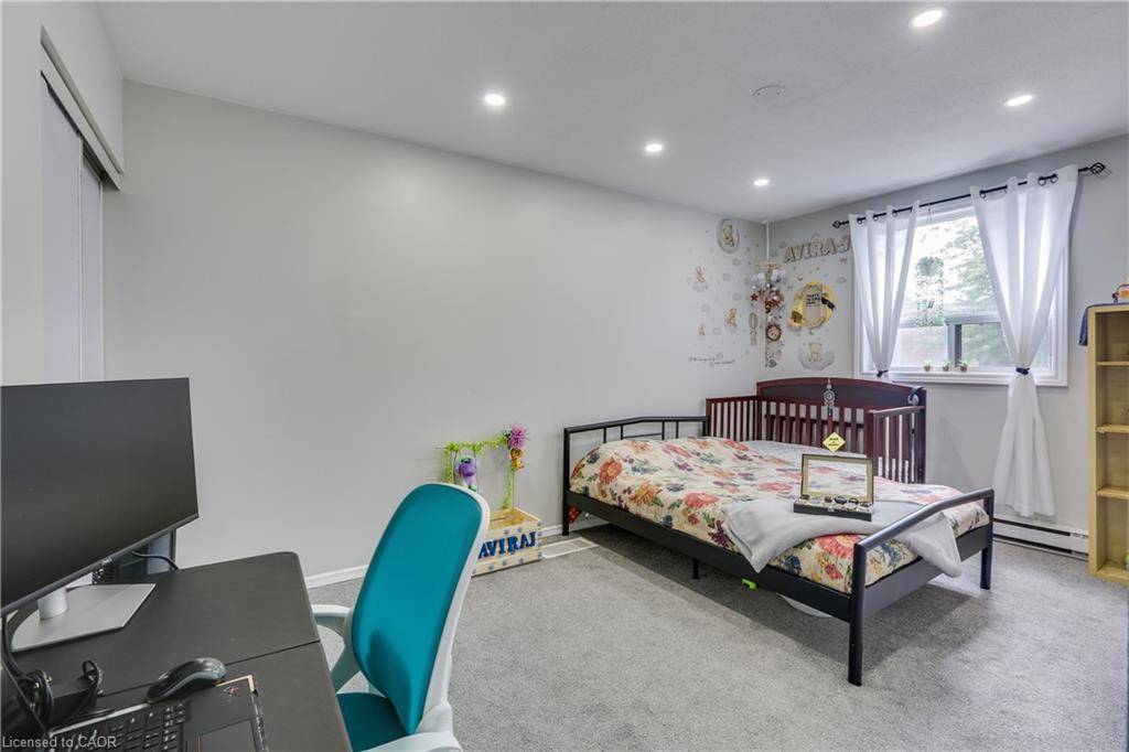 19-271 Thames Street, Ingersoll, ON - Indoor Photo Showing Other Room