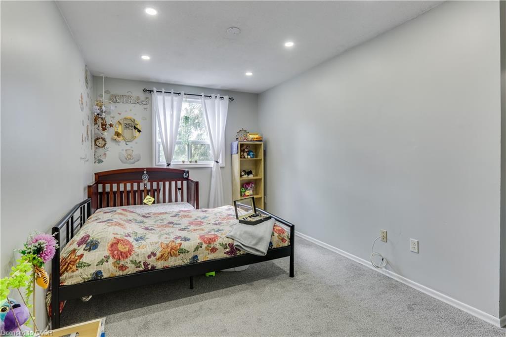 19-271 Thames Street, Ingersoll, ON - Indoor Photo Showing Bedroom