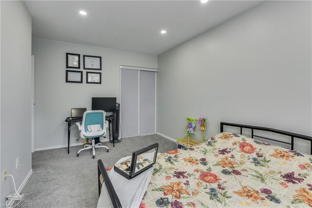 19-271 Thames Street, Ingersoll, ON - Indoor Photo Showing Bedroom