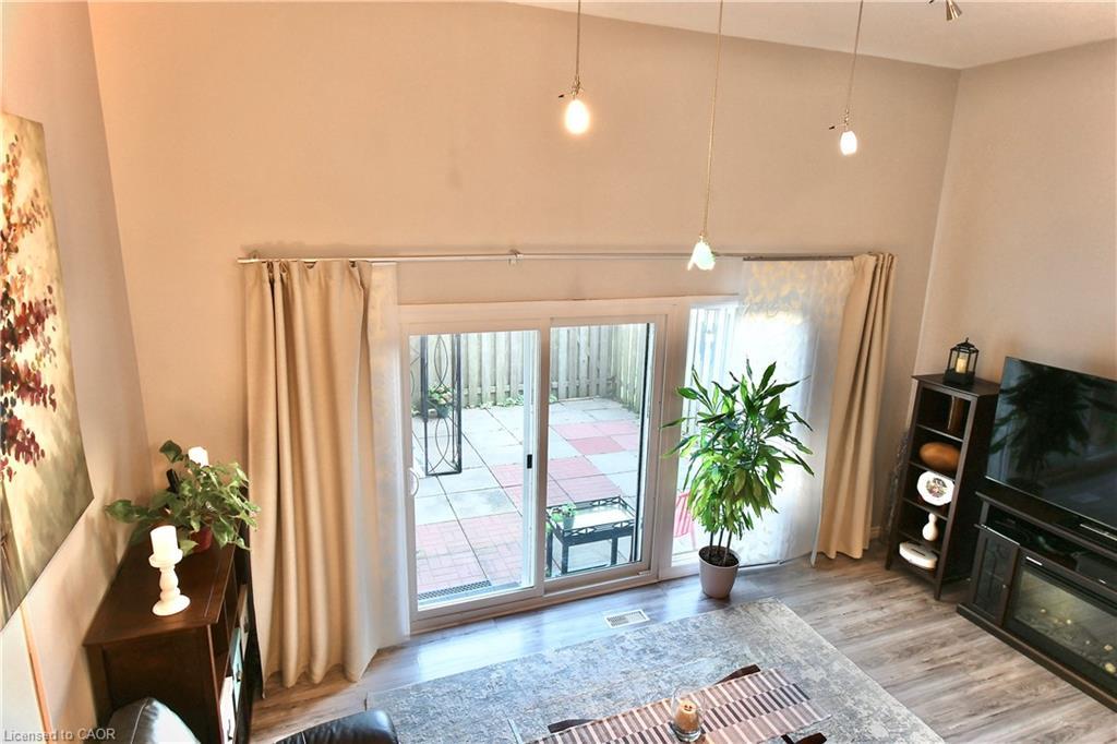 98-11 Harrisford Street, Hamilton, ON - Indoor