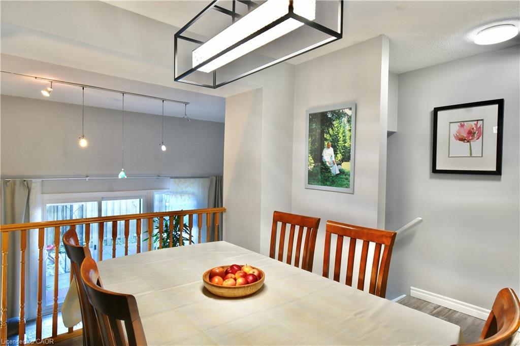 98-11 Harrisford Street, Hamilton, ON - Indoor Photo Showing Dining Room