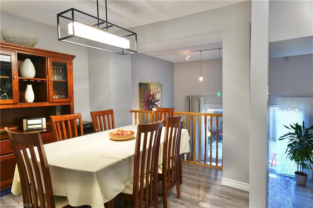 98-11 Harrisford Street, Hamilton, ON - Indoor Photo Showing Dining Room