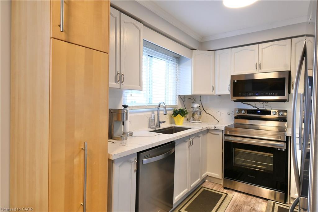 98-11 Harrisford Street, Hamilton, ON - Indoor Photo Showing Kitchen With Stainless Steel Kitchen