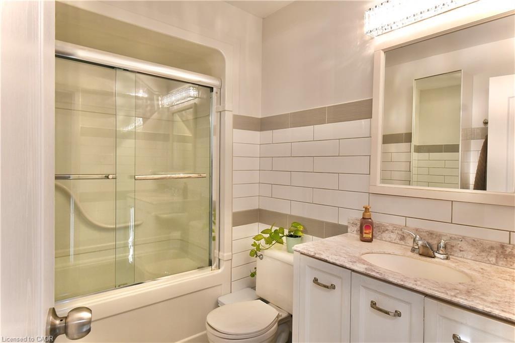 98-11 Harrisford Street, Hamilton, ON - Indoor Photo Showing Bathroom