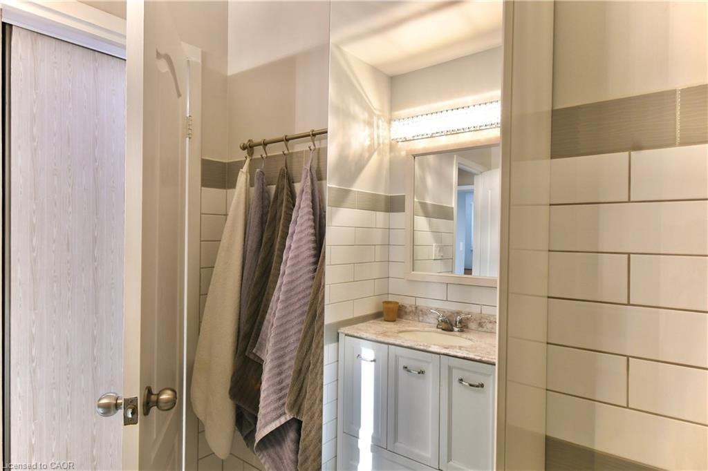 98-11 Harrisford Street, Hamilton, ON - Indoor Photo Showing Bathroom