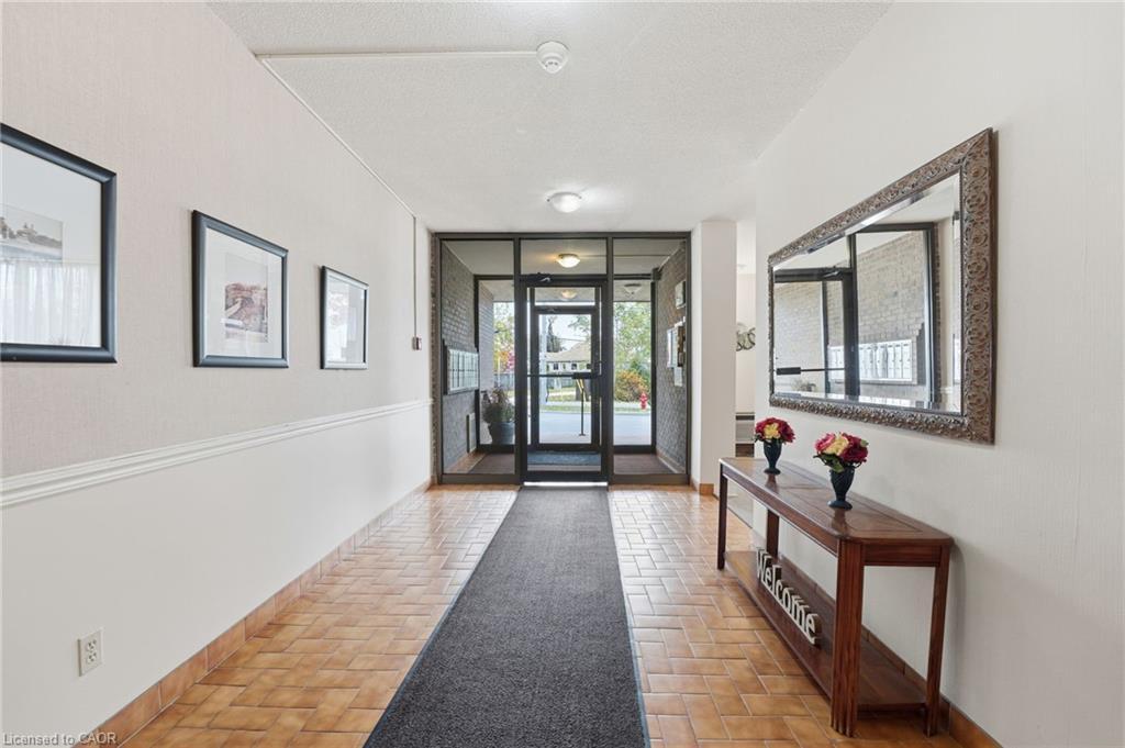 502-166 Mountain Park Avenue, Hamilton, ON - Indoor Photo Showing Other Room