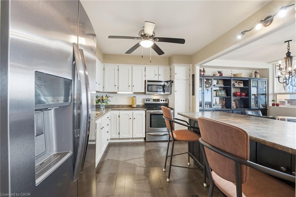 502-166 Mountain Park Avenue, Hamilton, ON - Indoor Photo Showing Kitchen With Stainless Steel Kitchen