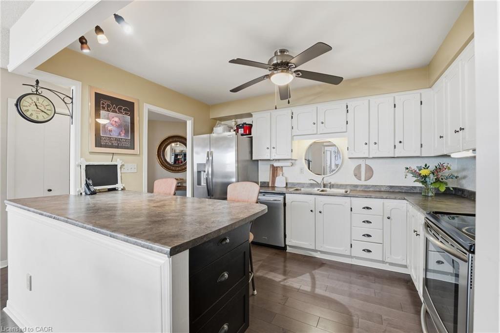 502-166 Mountain Park Avenue, Hamilton, ON - Indoor Photo Showing Kitchen