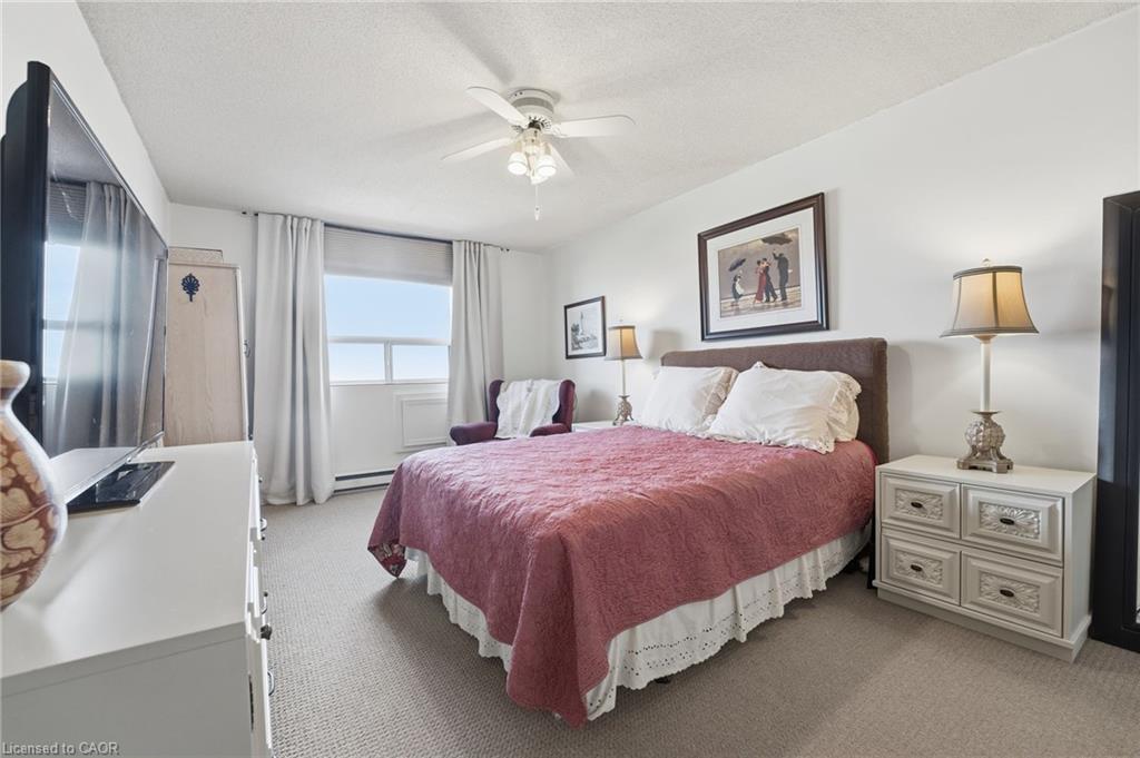 502-166 Mountain Park Avenue, Hamilton, ON - Indoor Photo Showing Bedroom