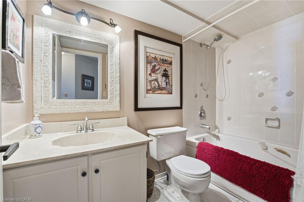 502-166 Mountain Park Avenue, Hamilton, ON - Indoor Photo Showing Bathroom