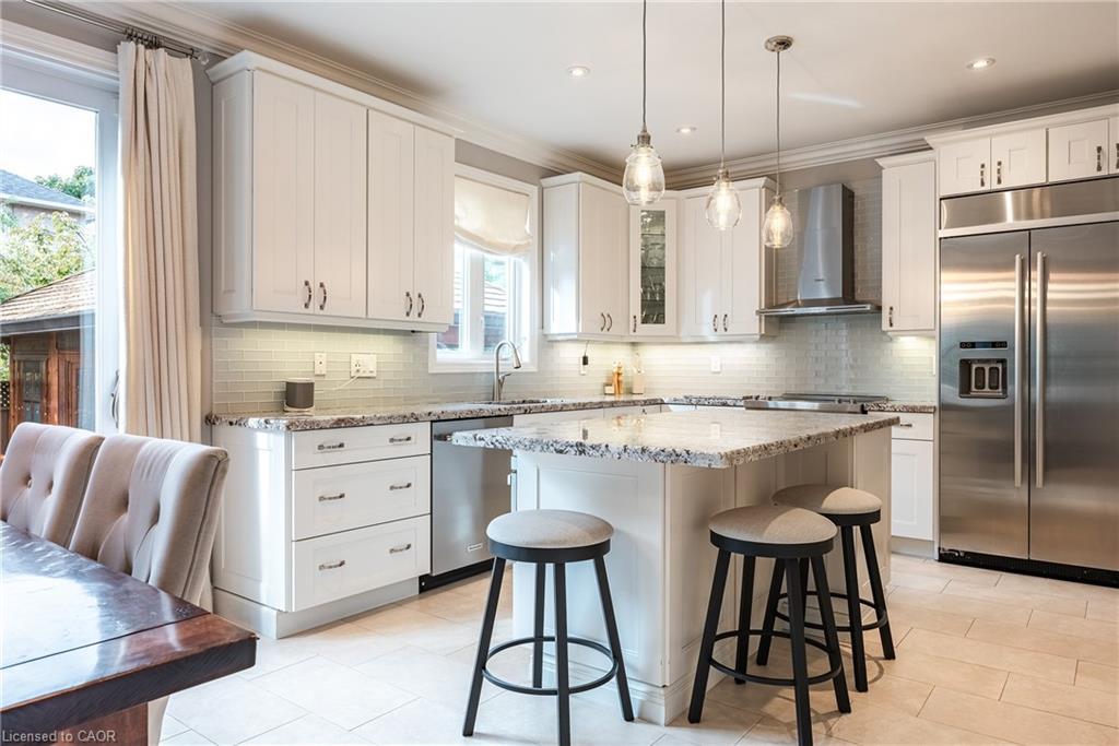 2124 Blackforest Crescent, Oakville, ON - Indoor Photo Showing Kitchen With Upgraded Kitchen