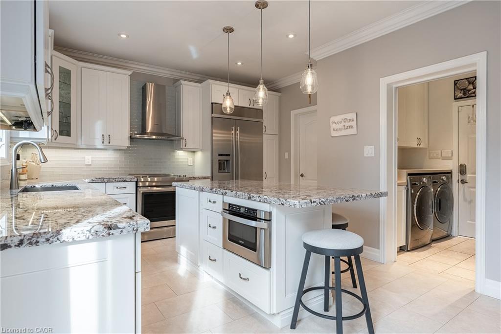 2124 Blackforest Crescent, Oakville, ON - Indoor Photo Showing Kitchen With Upgraded Kitchen