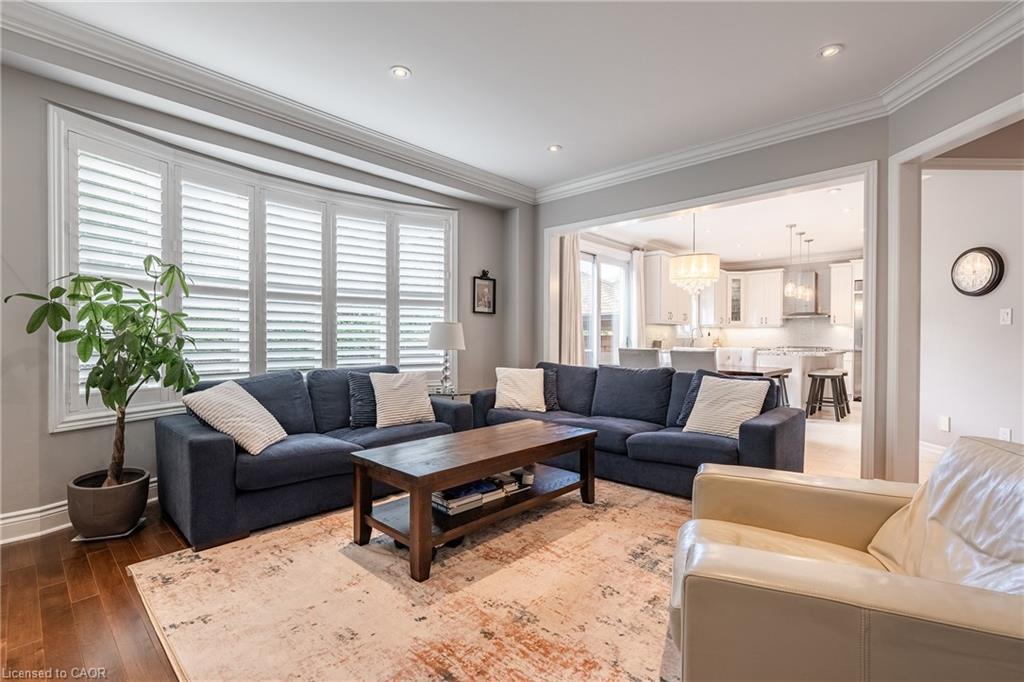 2124 Blackforest Crescent, Oakville, ON - Indoor Photo Showing Living Room