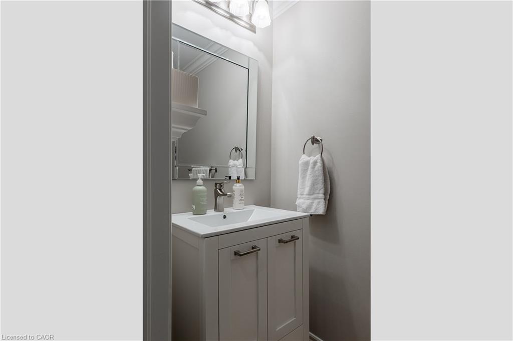 2124 Blackforest Crescent, Oakville, ON - Indoor Photo Showing Bathroom