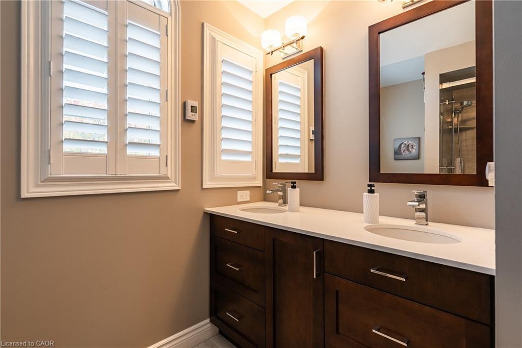 2124 Blackforest Crescent, Oakville, ON - Indoor Photo Showing Bathroom