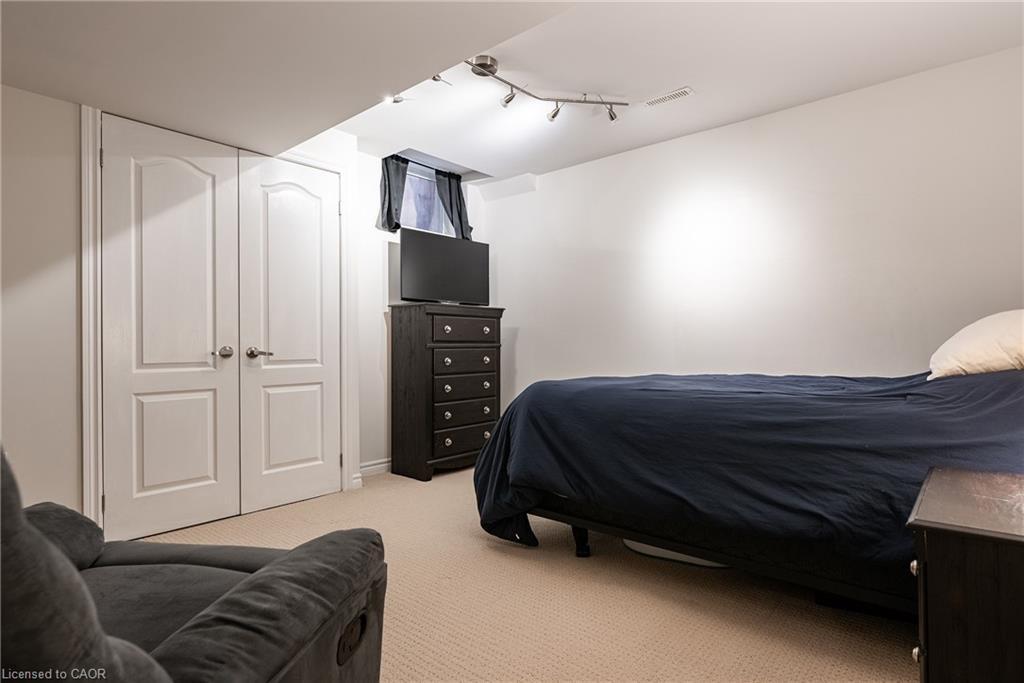 2124 Blackforest Crescent, Oakville, ON - Indoor Photo Showing Bedroom