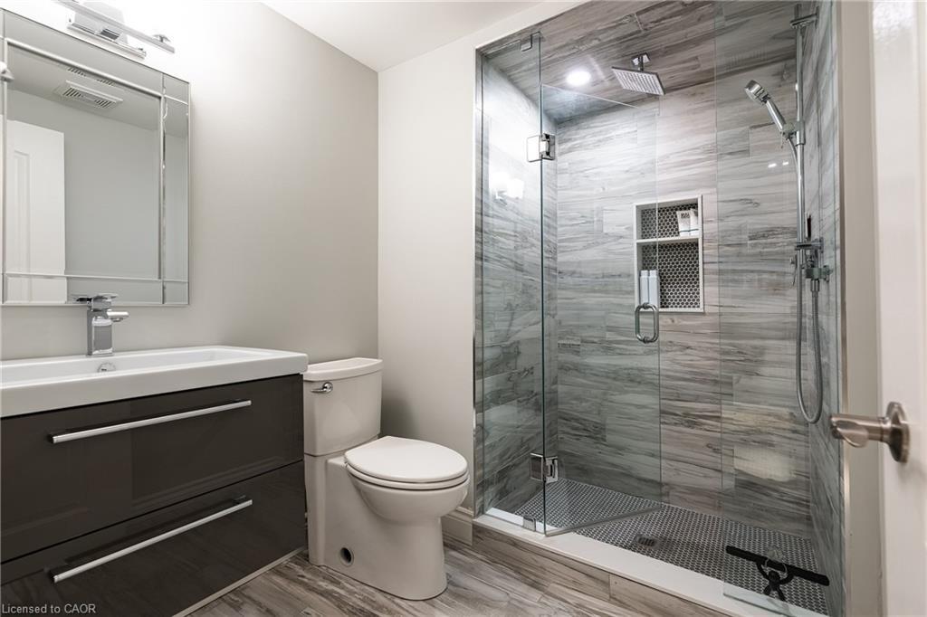 2124 Blackforest Crescent, Oakville, ON - Indoor Photo Showing Bathroom