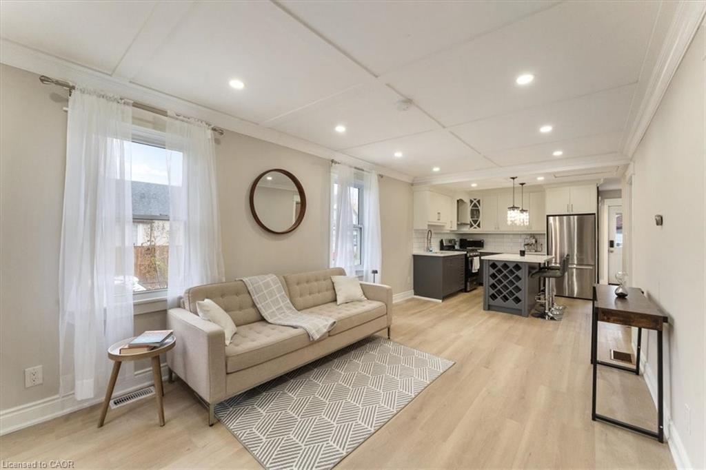 171 Britannia Avenue, Hamilton, ON - Indoor Photo Showing Living Room